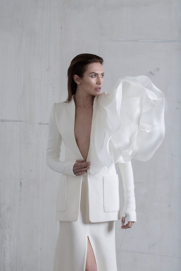 Белое платье от дизайнера Стефана Роллана. Коллекция 2017 года